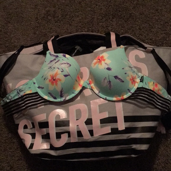 Brand new  pink Victoria Secret bra  36 B - Picture 2 of 3